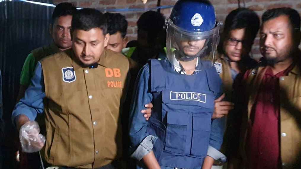 নাটোরে বাবাকে কুপিয়ে হত্যা করলেন ছেলে