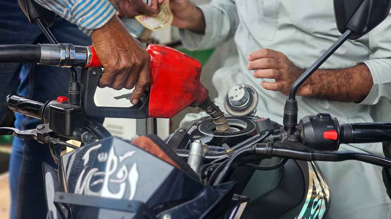 স্বচ্ছতা নিশ্চিতকরণে ফেনীর সব তেল পাম্পে ট্যাগ অফিসার নিয়োগ