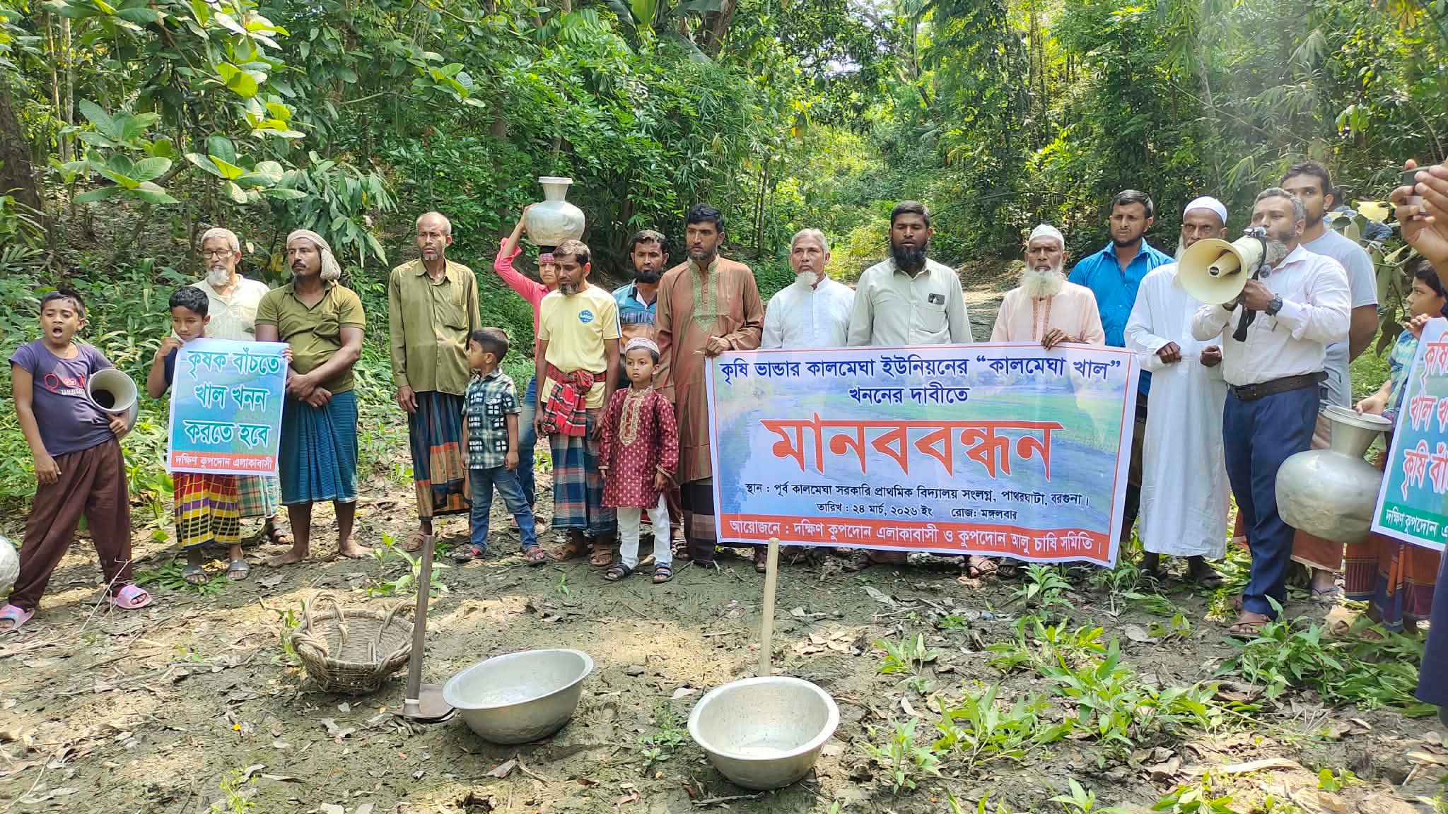 পাথরঘাটার কালমেঘা খালে পানি নেই, সেচ সংকটে শুকিয়ে যাচ্ছে আলুখেত