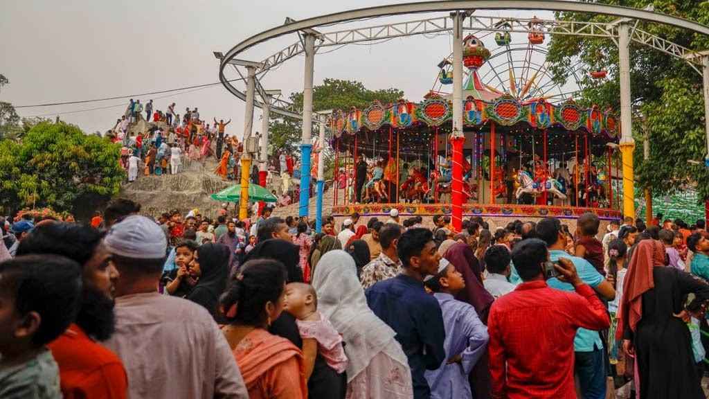 শিশুদের ঈদ আনন্দে মুখর শিশু মেলা