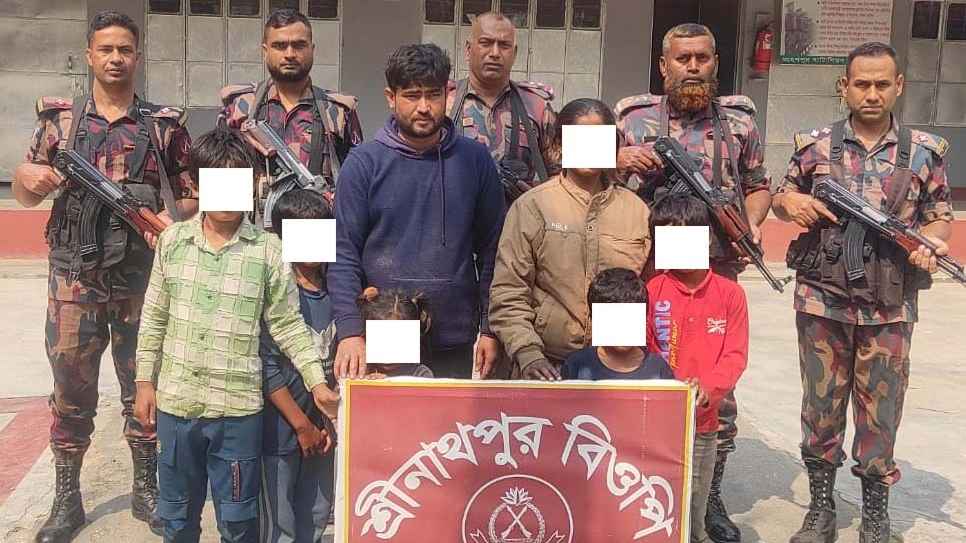 মহেশপুর সীমান্তে ভারতীয় ৭ নাগরিকসহ আটক ১১