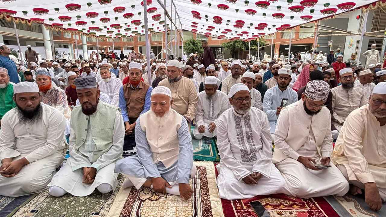 নিজ নির্বাচনি আসনে ঈদের নামাজ আদায় করলেন জামায়াত আমির