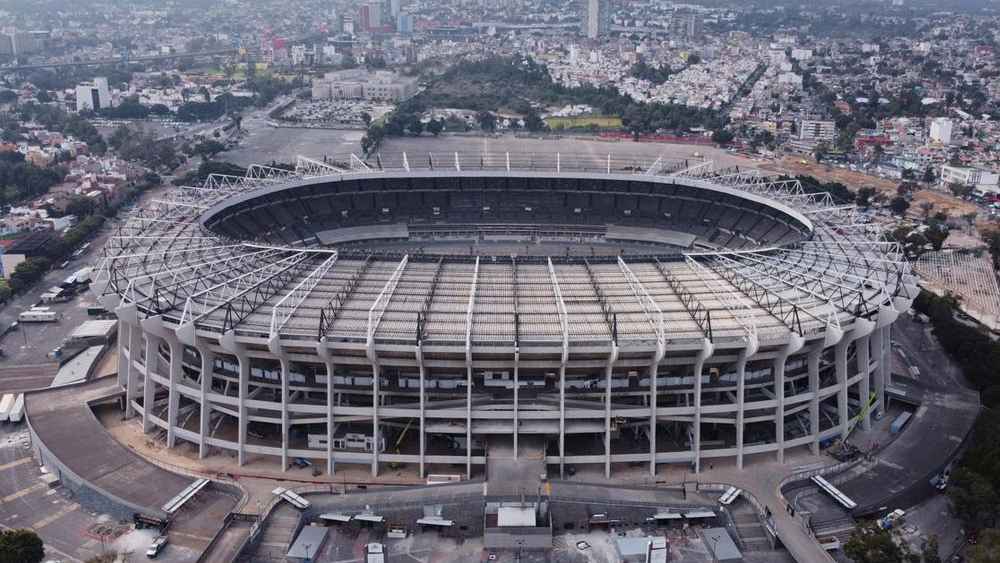 মেক্সিকো-পর্তুগাল ম্যাচের আগে গ্যালারি থেকে পড়ে দর্শকের মৃত্যু