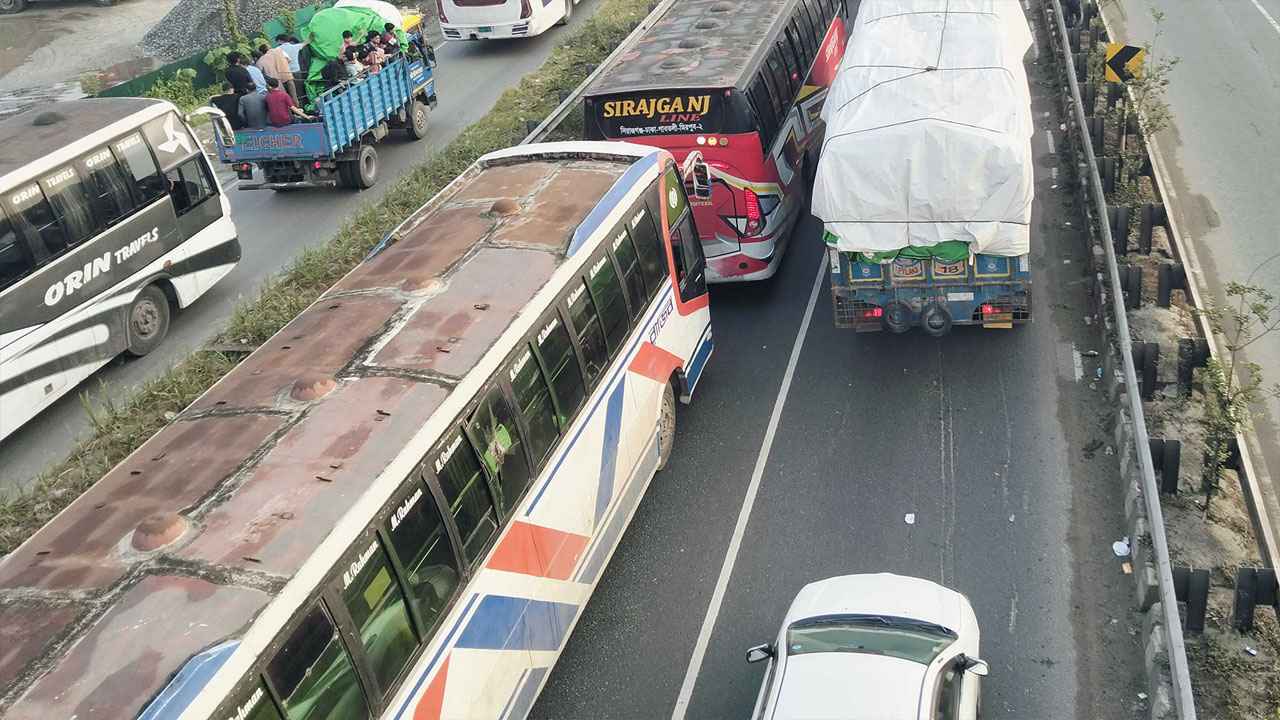 ঈদযাত্রায় ঢাকা-টাঙ্গাইল মহাসড়কে ২০ কিমি যানজট, চরম ভোগান্তি