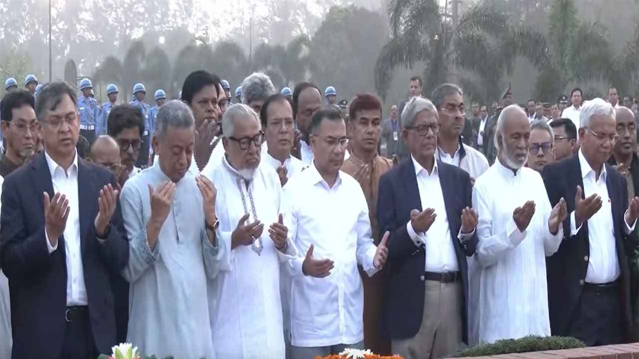 স্বাধীনতা দিবসে স্মৃতিসৌধে বীর শহীদদের প্রতি বিএনপির শ্রদ্ধা