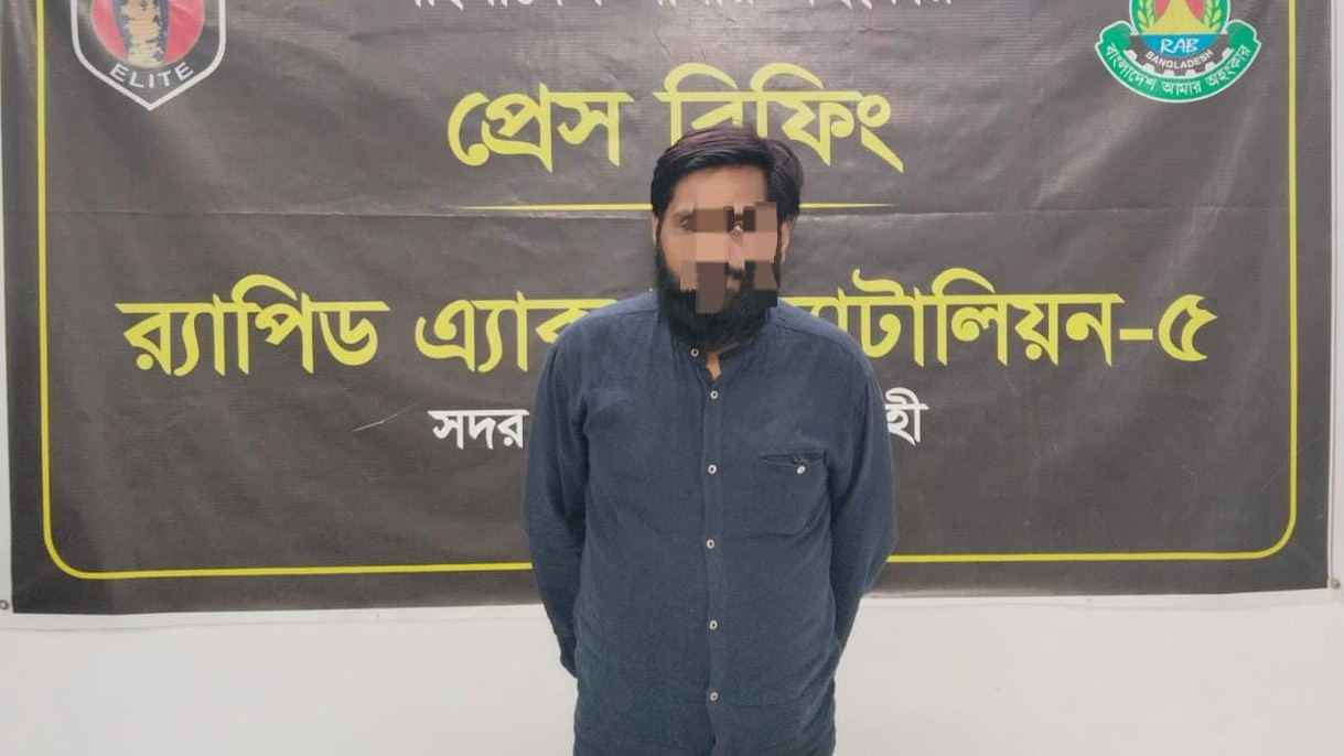 জুতা ও শার্টের কলারের ভেতর মিলল হেরোইন, মাদক কারবারি গ্রেফতার