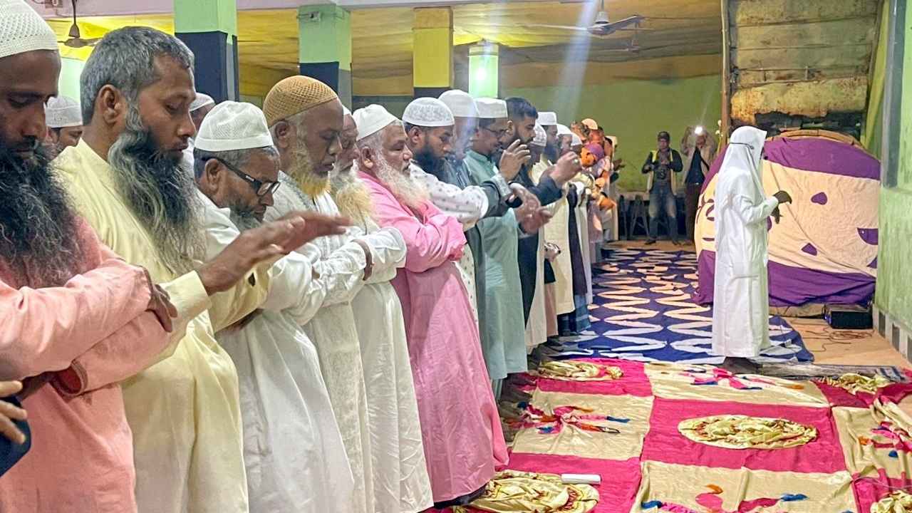সৌদির সঙ্গে মিল রেখে দিনাজপুরে ঈদ উদযাপন