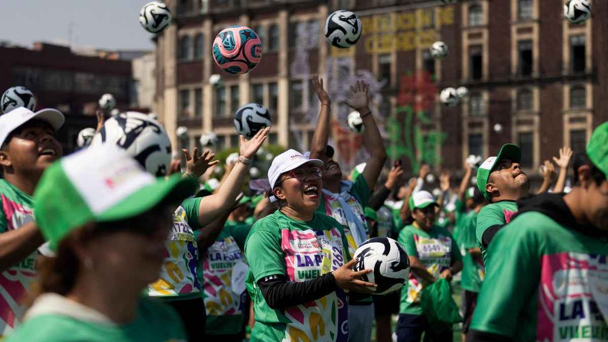 সবচেয়ে বড় ফুটবল প্রশিক্ষণের গিনেস রেকর্ড গড়ল মেক্সিকো