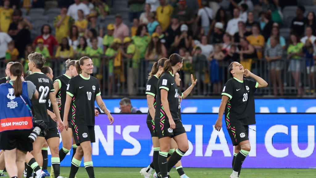 নয়বারের চ্যাম্পিয়ন চীনকে হারিয়ে ফাইনালে অস্ট্রেলিয়া