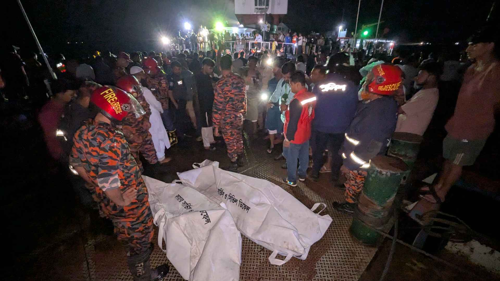 দৌলতদিয়া ঘাটে বাস ডুবি: ২৩ মরদেহের পরিচয় শনাক্ত, পরিবারে লাশ হস্তান্তর