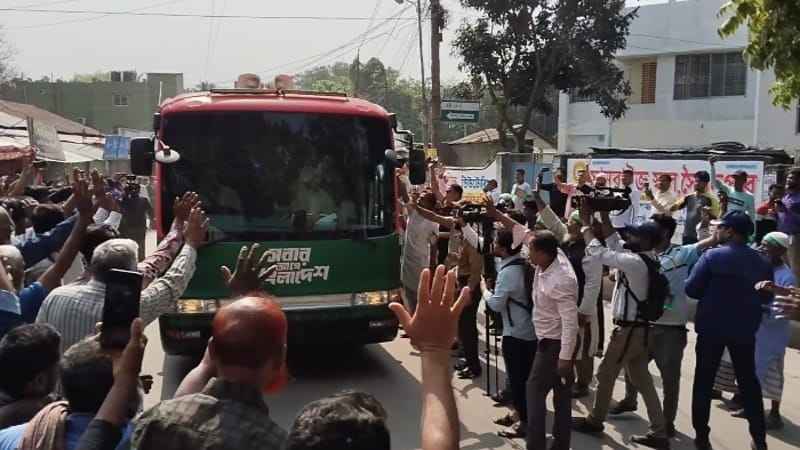সৈয়দপুর বিমানবন্দর থেকে সড়কপথে দিনাজপুরে রওনা হয়েছেন প্রধানমন্ত্রী