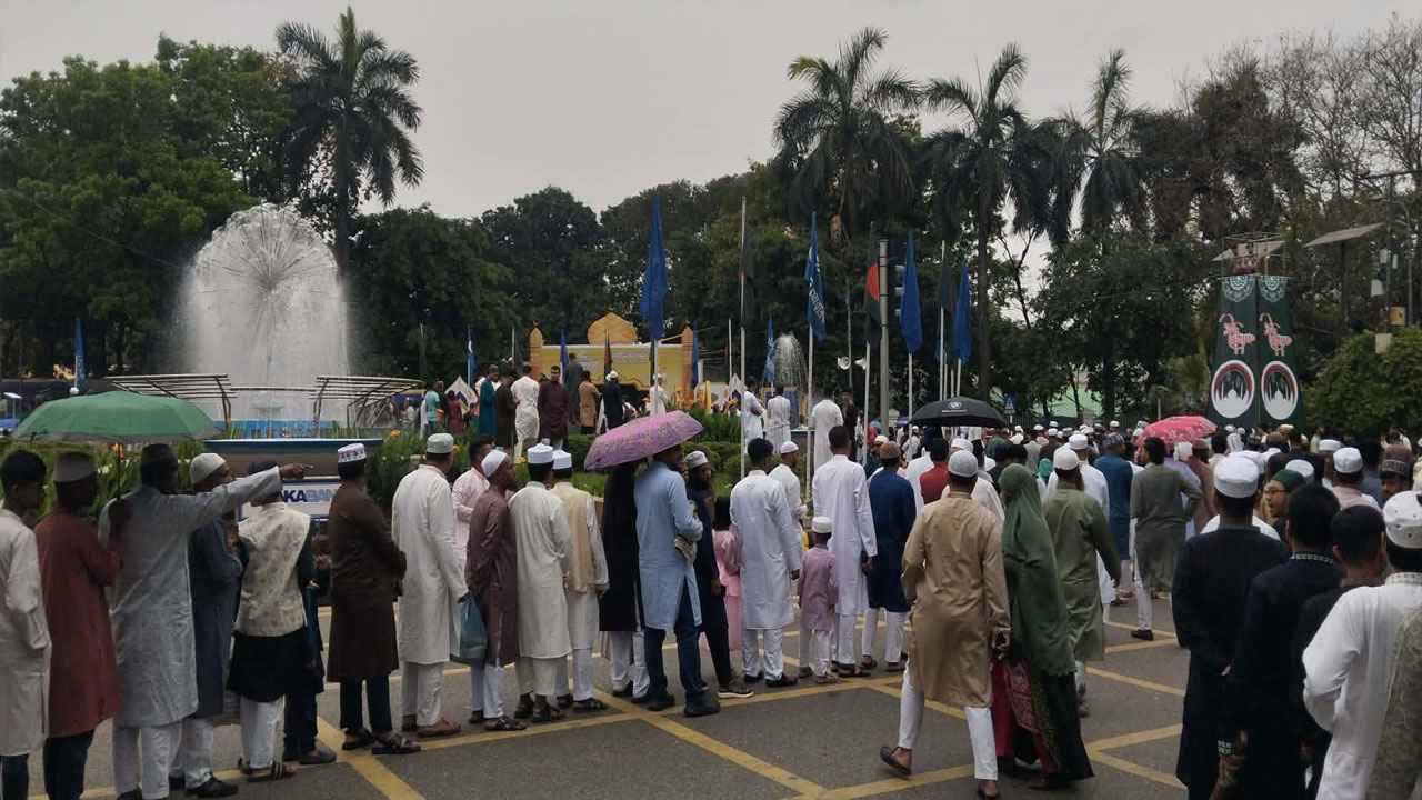 জাতীয় ঈদগাহে প্রবেশে দীর্ঘ সারি, কঠোর তল্লাশিতে ধাপে ধাপে প্রবেশ