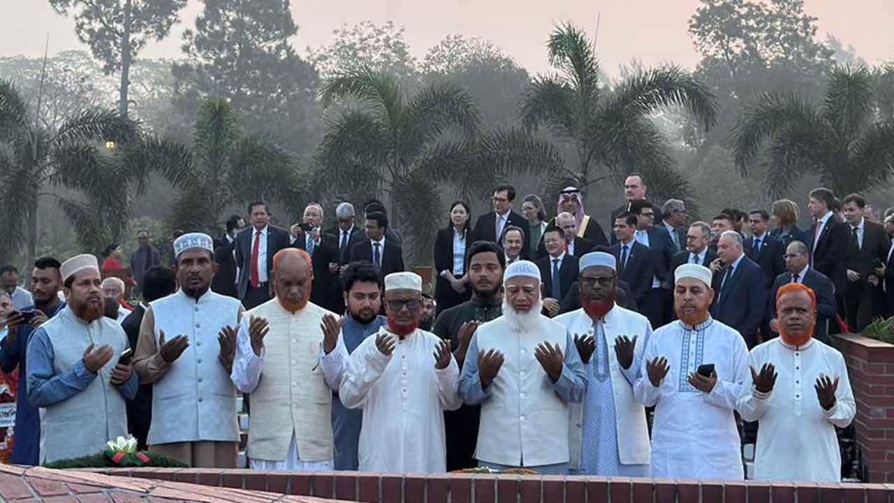 স্মৃতিসৌধে জামায়াত আমিরের শ্রদ্ধা ও দোয়া
