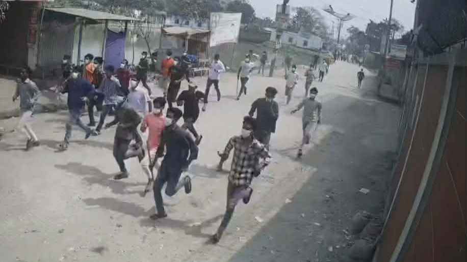 গাজীপুরে ঝুট ব্যবসা নিয়ন্ত্রণ নিয়ে হামলা, গুলি ও ককটেল বিস্ফোরণ