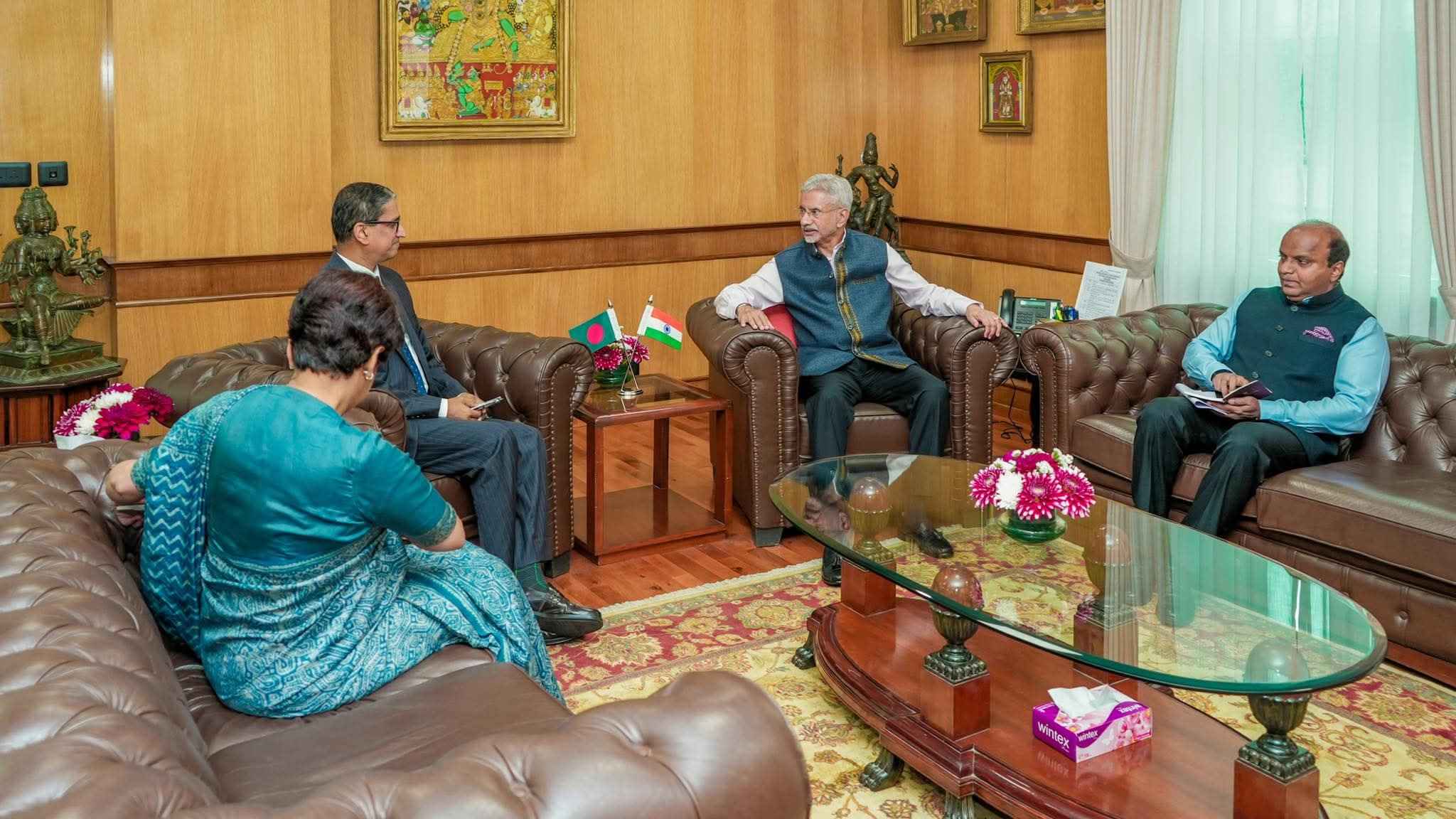 ভারতের পররাষ্ট্রমন্ত্রীর সঙ্গে বাংলাদেশের হাইকমিশনারের বৈঠক 