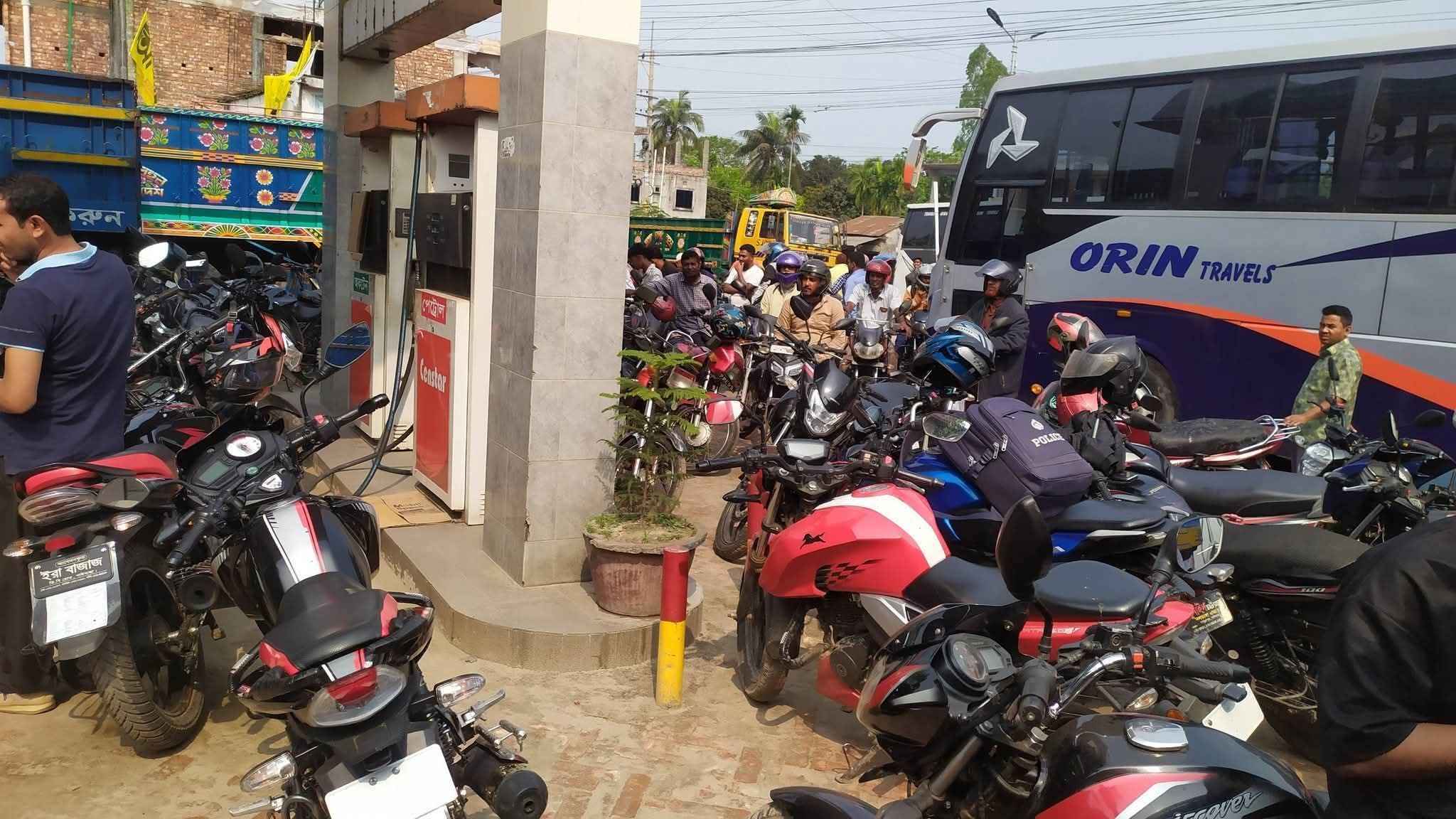 গাইবান্ধায় পাম্পে সংকট, বাইরে তেল মিলছে দ্বিগুণ দামে