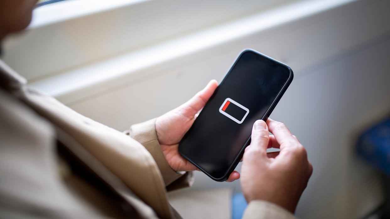 ফোনে চার্জ থাকছে না? কোন অ্যাপ ব্যাটারি শেষ করছে জানাবে গুগল