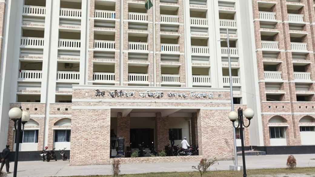 পিরোজপুরে কিশোরীকে ধর্ষণ মামলায় তিনজনকে যাবজ্জীবন কারাদণ্ড