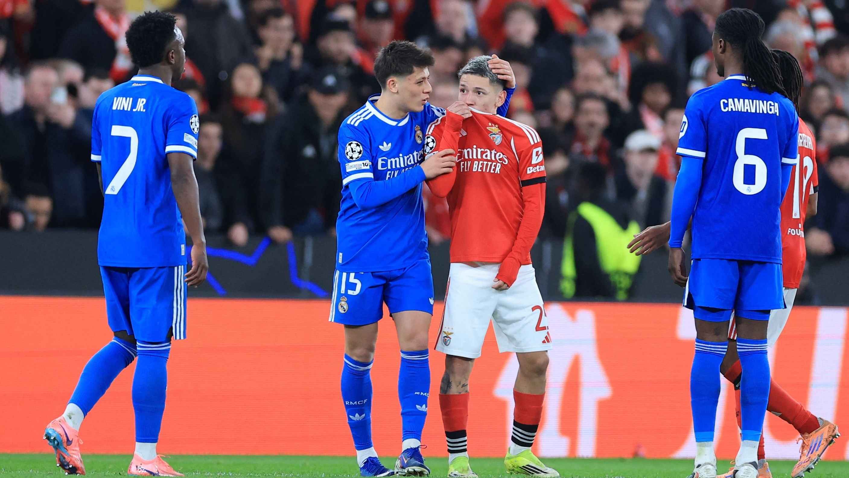 রিয়াল মাদ্রিদ ম্যাচে বর্ণবাদী আচরণের জন্য বেনফিকার শাস্তি