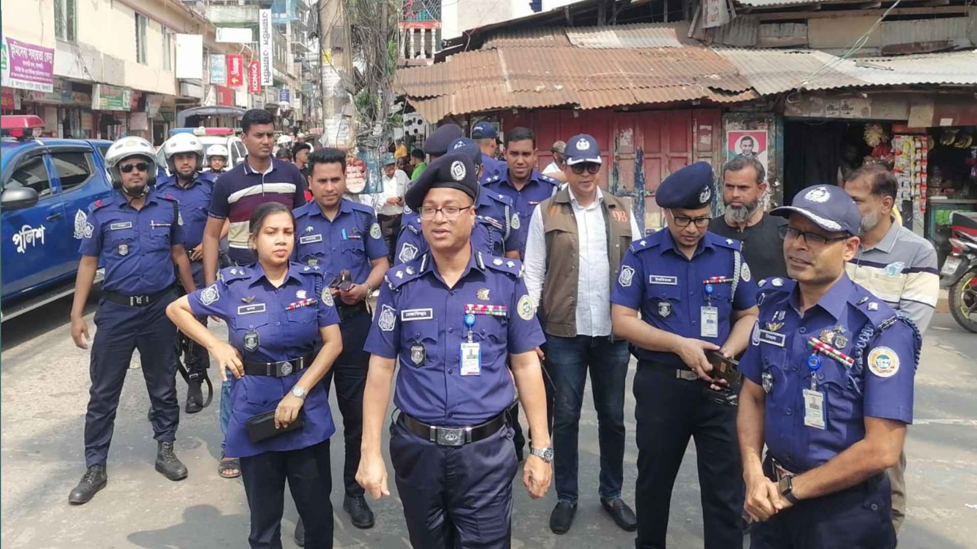 ঝালকাঠিতে নিরাপত্তা জোরদার, ডিআইজির পরিদর্শন