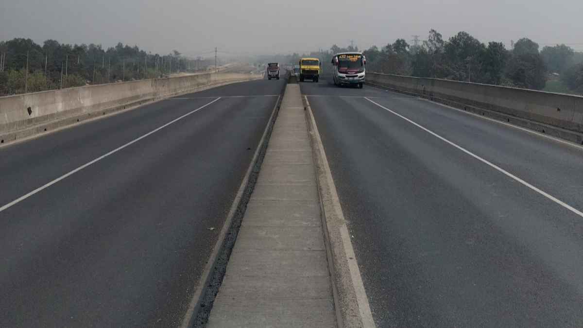ঈদের আগে ফাঁকা সিরাজগঞ্জের মহাসড়ক, স্বস্তিতে বাড়ি ফিরছেন মানুষ