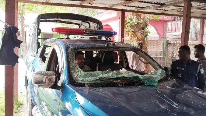 তিস্তায় পাথর উত্তোলনে বাধা: সংঘর্ষে চেয়ারম্যান, পুলিশ ও সাংবাদিক আহত