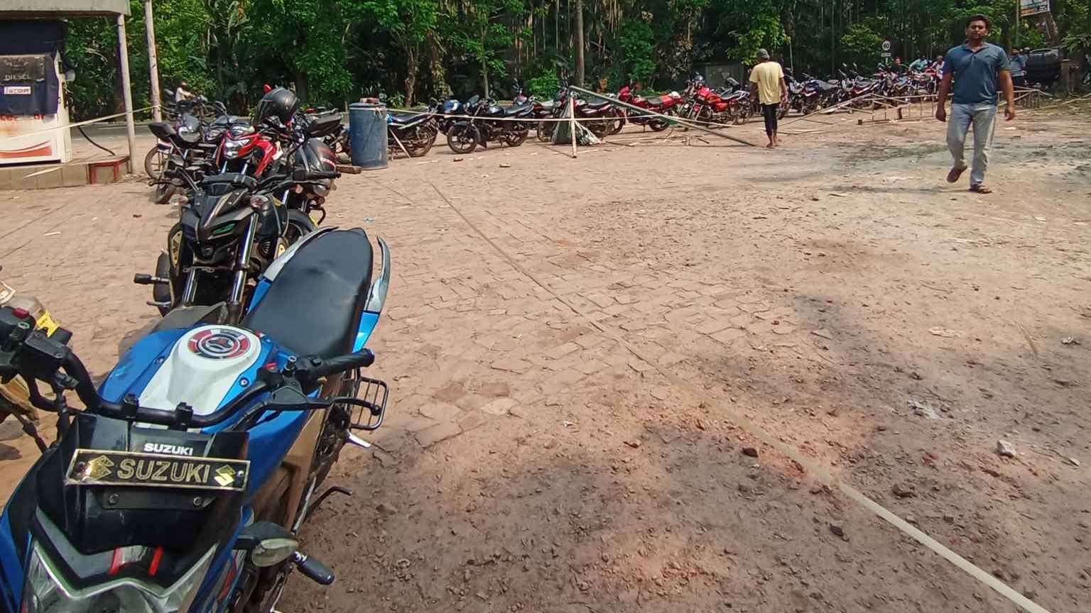 যশোরে তেল নিয়ে হুলুস্থুল, পাম্পে মোটরসাইকেলের দীর্ঘ লাইন