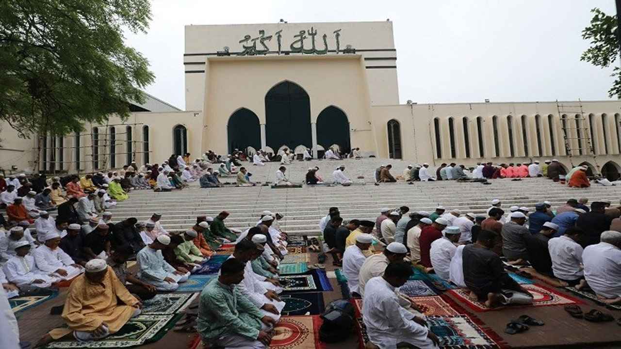 বায়তুল মোকাররমে প্রতিটি জামায়াতে মুসল্লিদের ঢল