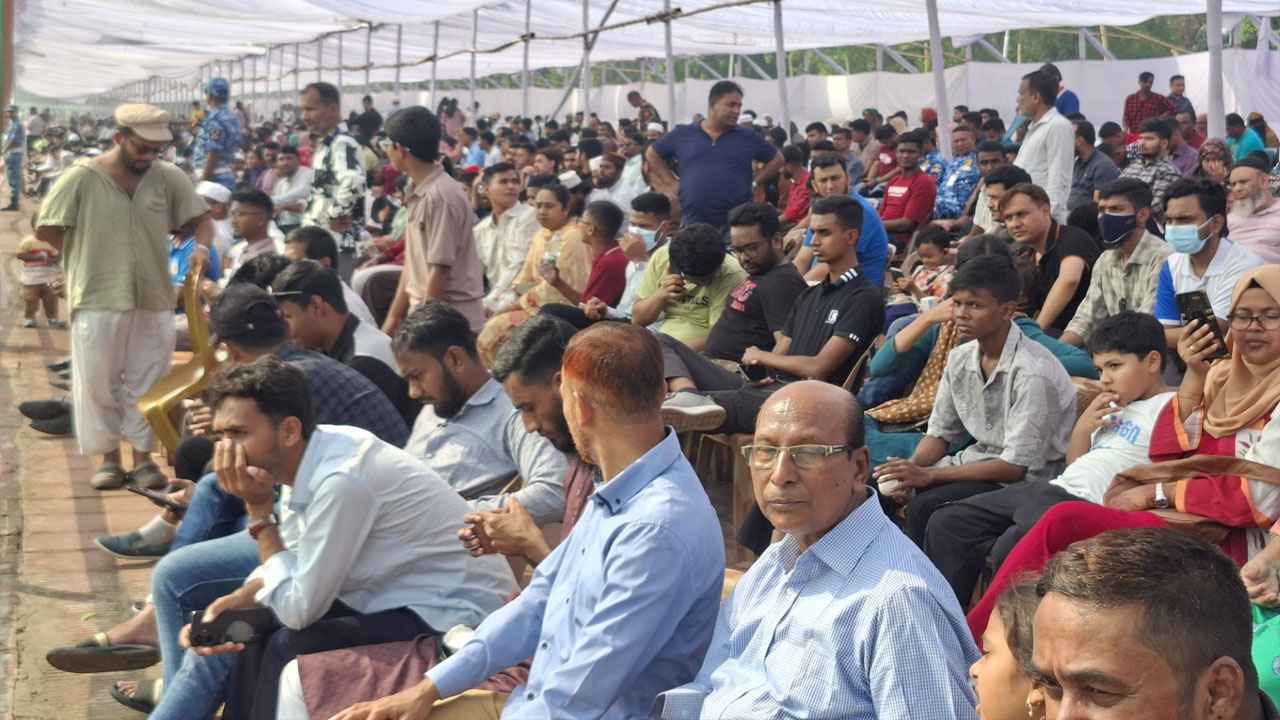 শুরু কুচকাওয়াজের কার্যক্রম, সাধারণ মানুষের ব্যাপক উপস্থিতি