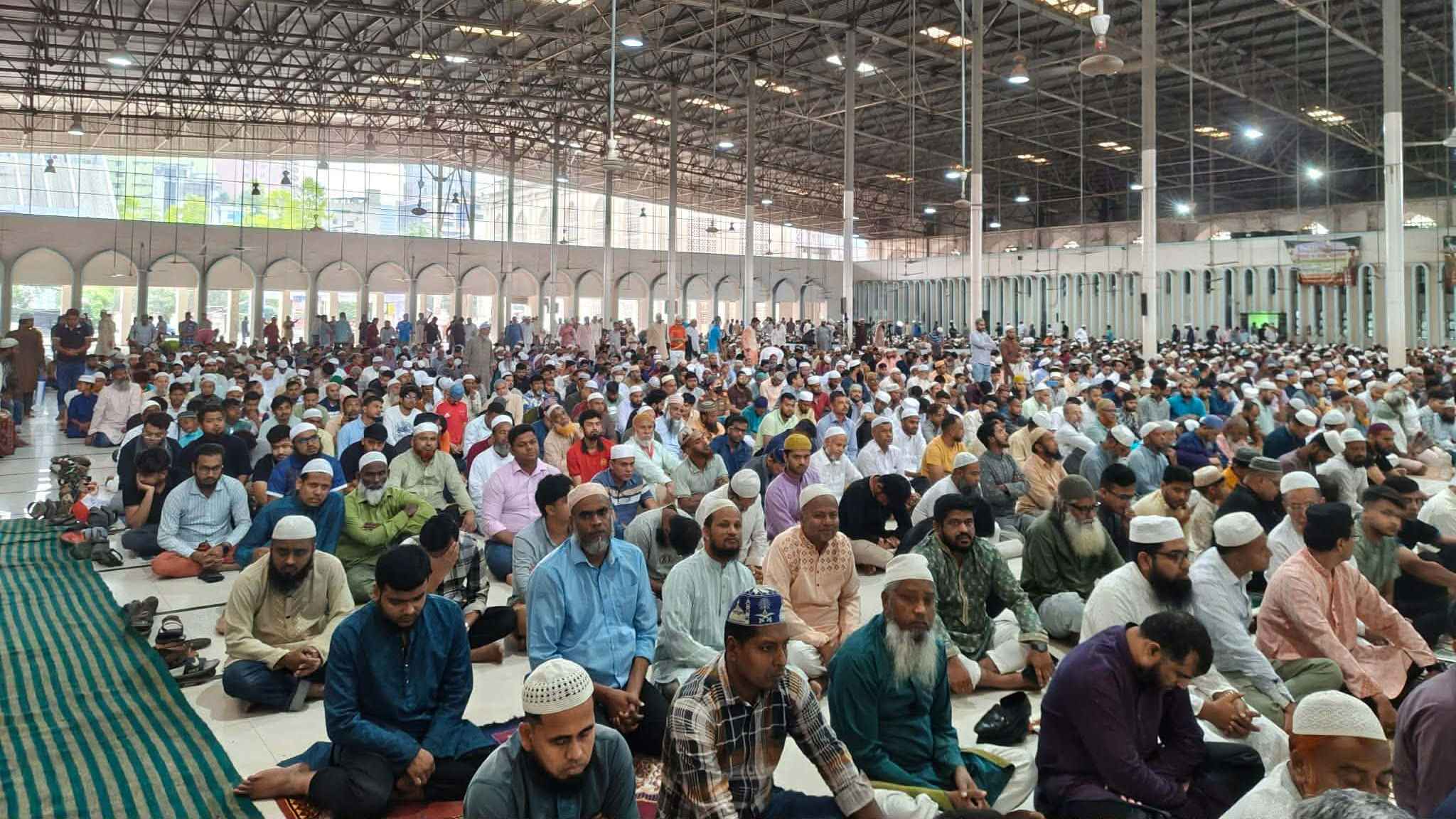 জুমাতুল বিদা: মসজিদগুলোতে মুসল্লিদের ঢল