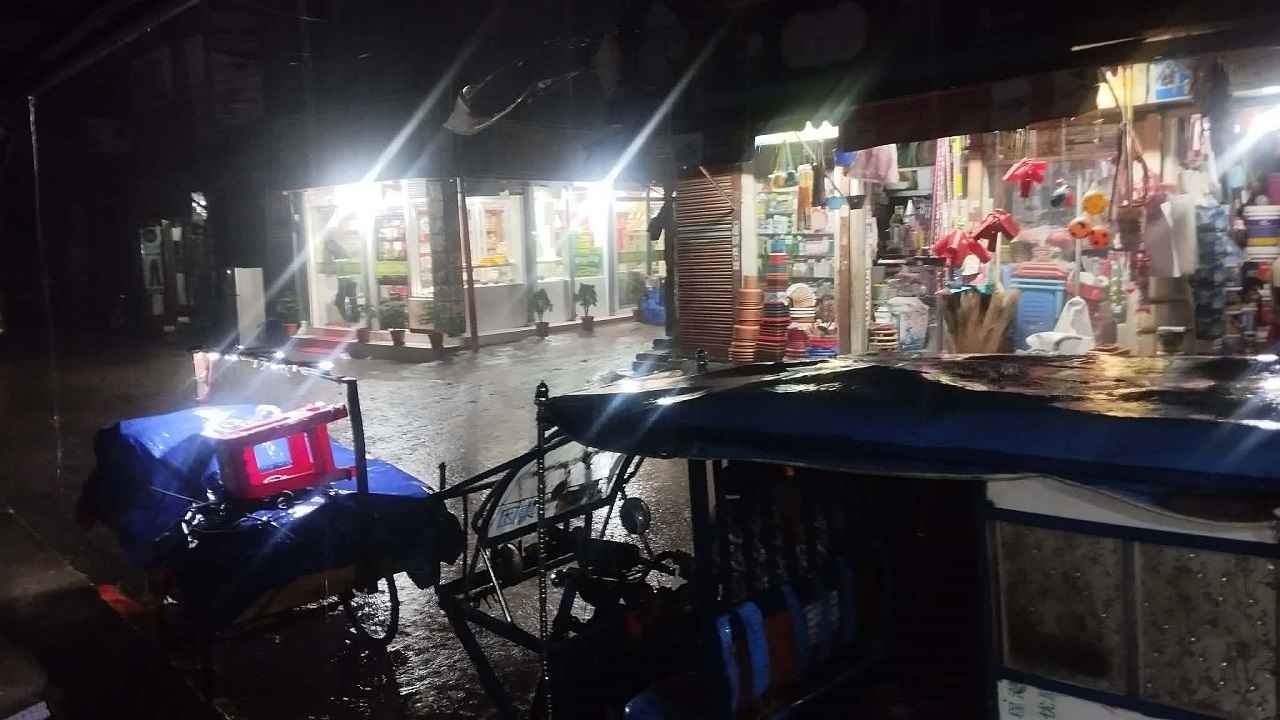 আকস্মিক কালবৈশাখী ঝড়ে ভোগান্তিতে রাজধানীবাসী