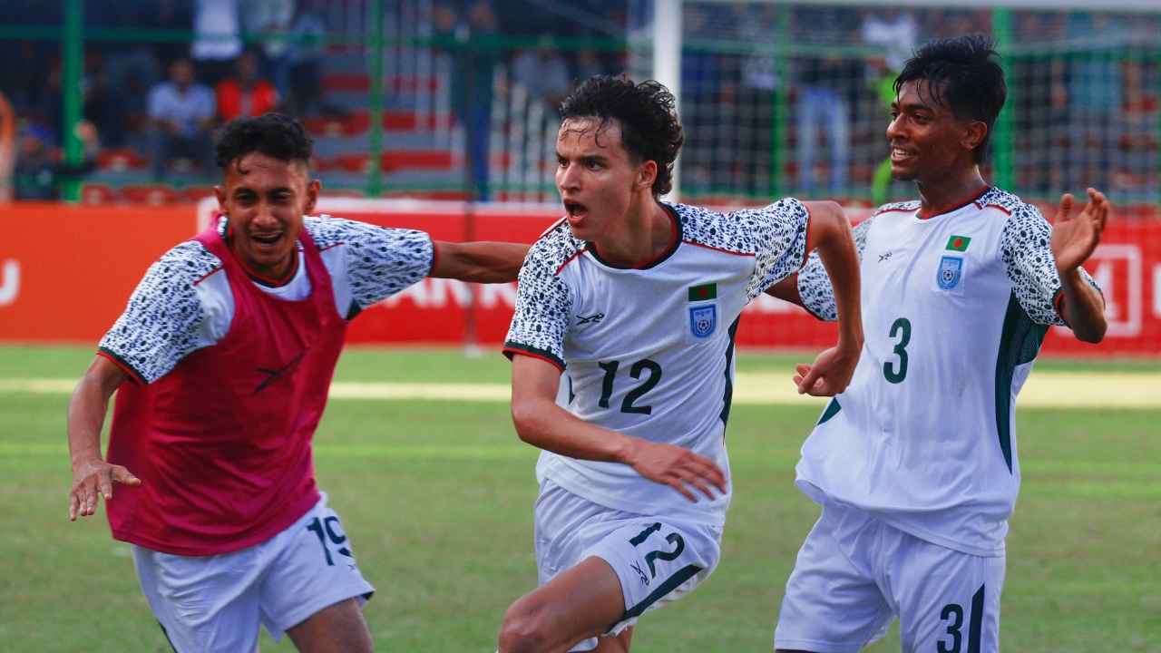 সাফ ফুটবলে আজ মুখোমুখি বাংলাদেশ-ভারত