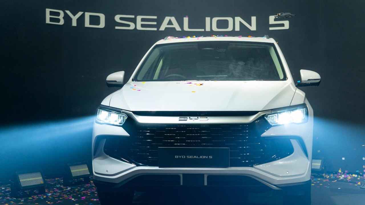 দেশে বিওয়াইডি সিলায়ন ৫ উন্মোচন, তেল ও বিদ্যুতে চলবে ১০০০ কিমি পর্যন্ত