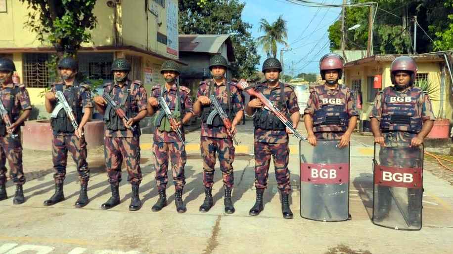 রংপুরে তেলের ডিপোতে বিজিবি মোতায়েন