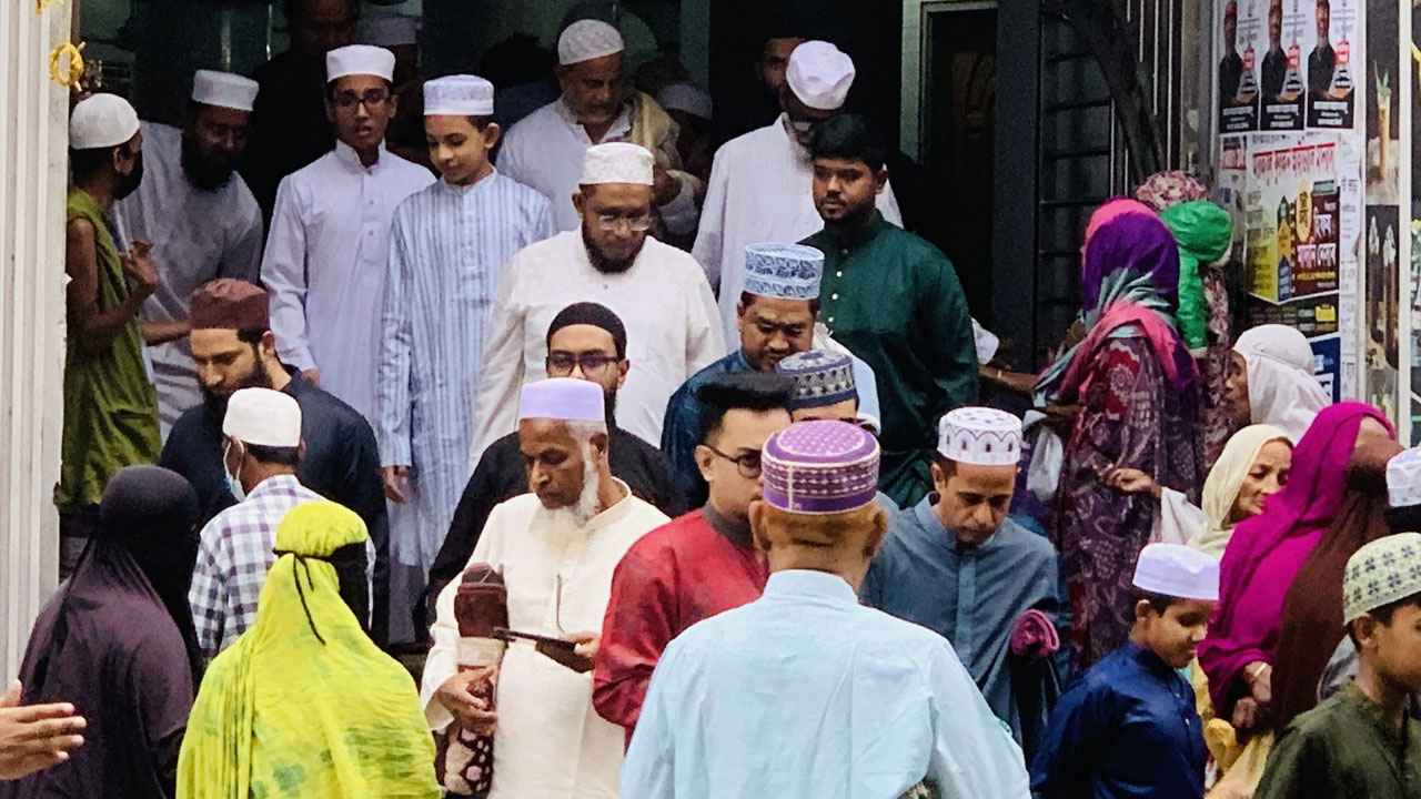 ঈদের নামাজ শেষে মিলনমেলা, মুখর তাকওয়া মসজিদ