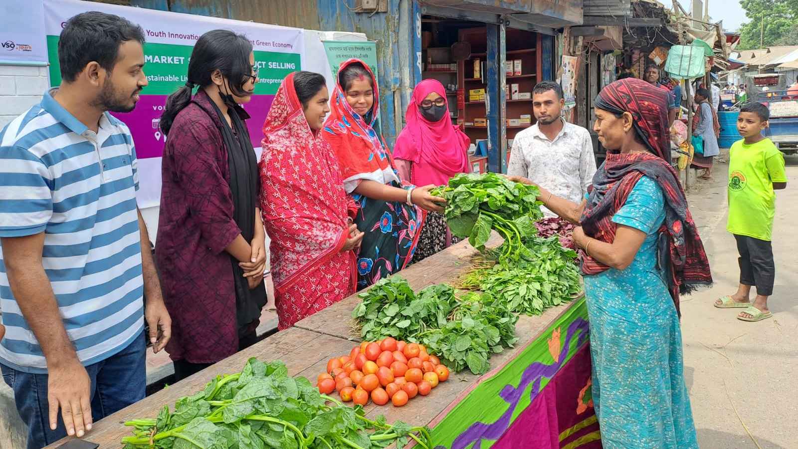 গাইবান্ধায় তরুণদের উদ্যোগে সবুজ পণ্যের বাজার