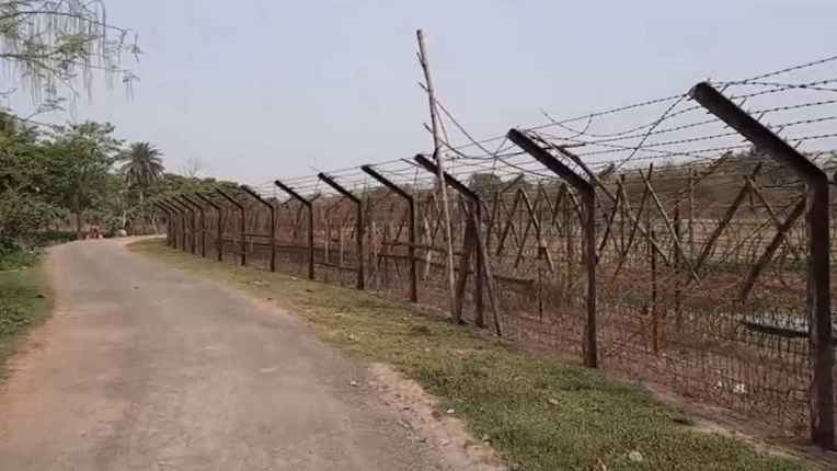 চাঁপাইনবাবগঞ্জ সীমান্তে বিএসএফের রাবার বুলেটে আহত জেলে, নিখোঁজ ১