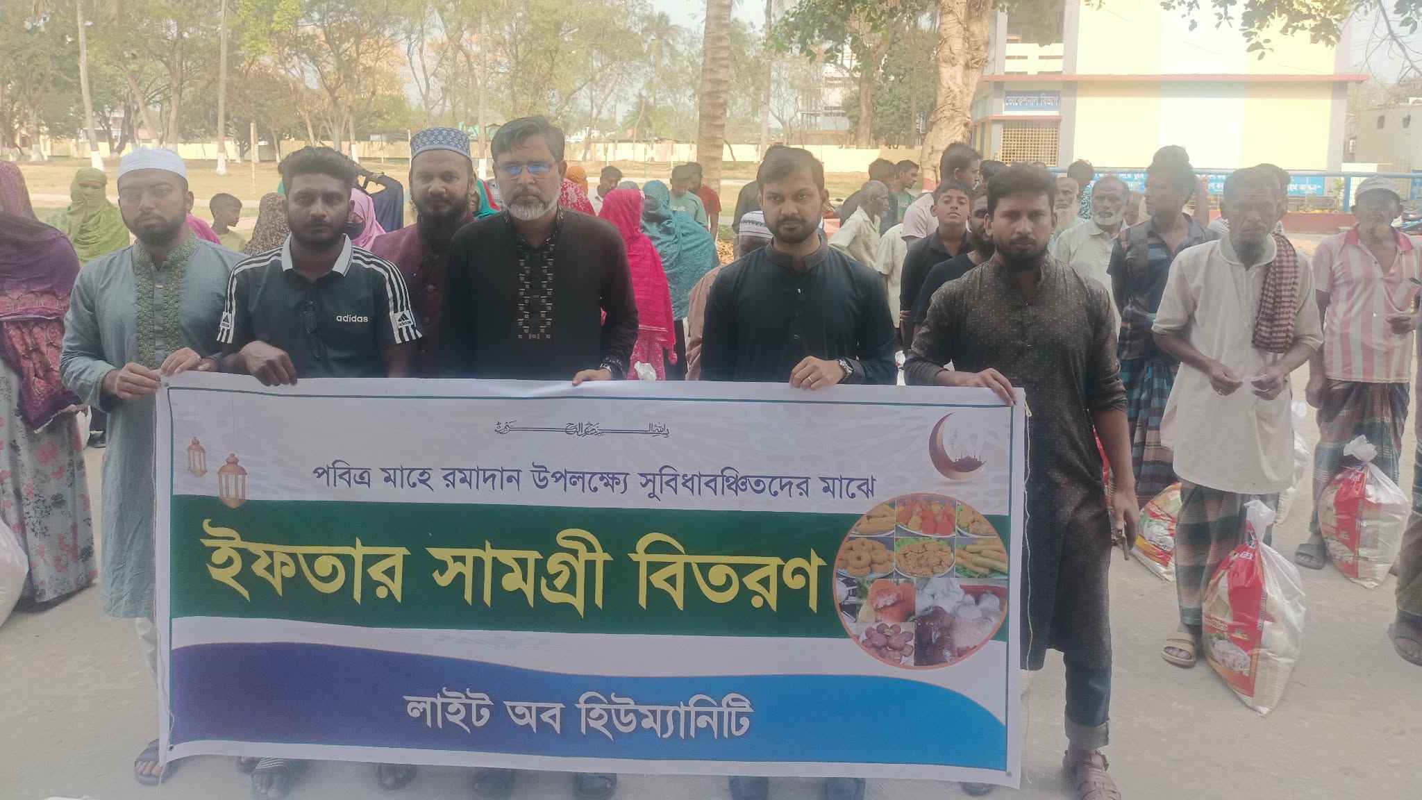 গাংনীতে এনসিপির উদ্যোগে ইফতার ও খাদ্যসামগ্রী পেল শতাধিক পরিবার