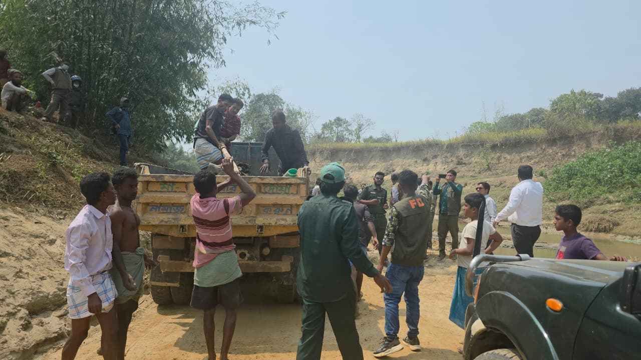কক্সবাজারে বনভূমি দখলমুক্ত, অবৈধ স্থাপনা উচ্ছেদ