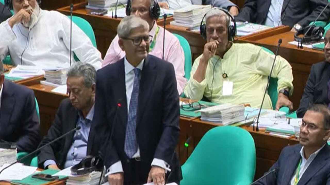 সংসদে খালেদা জিয়াকে নিয়ে আল মাহমুদের কবিতা আবৃত্তি মির্জা ফখরুলের