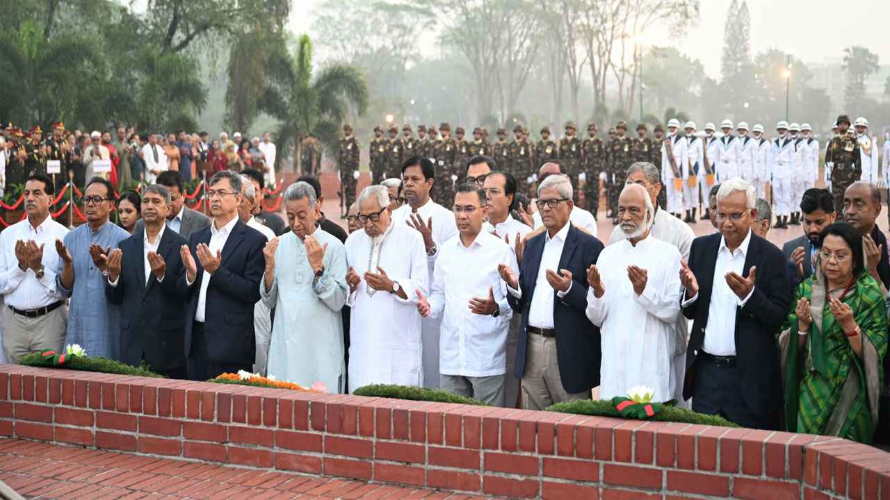 স্বাধীনতা দিবসে স্মৃতিসৌধে বীর শহীদদের প্রতি বিএনপির শ্রদ্ধা