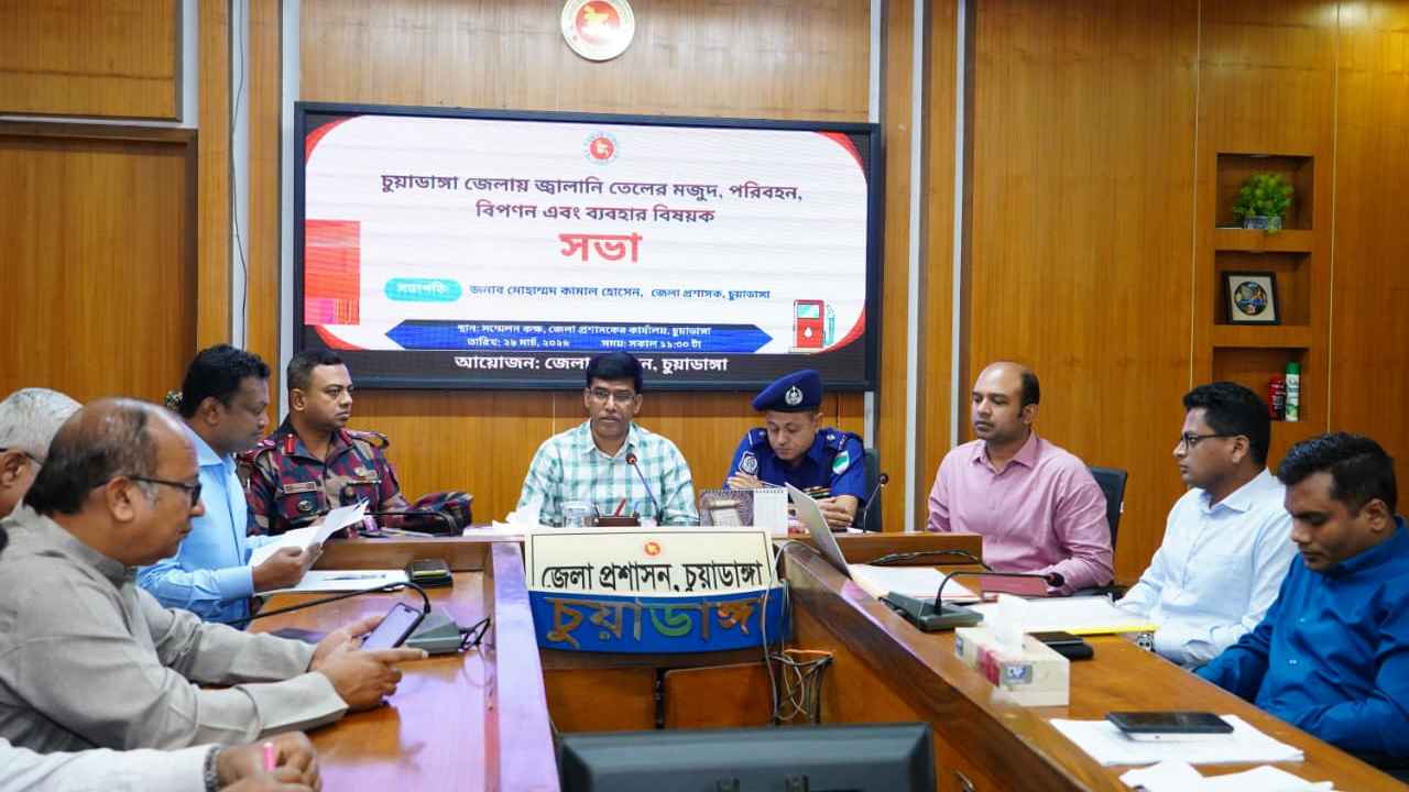 চুয়াডাঙ্গায় তেল কিনতে লাগবে ‘ফুয়েল কার্ড’, কনটেইনারে বিক্রি নিষিদ্ধ