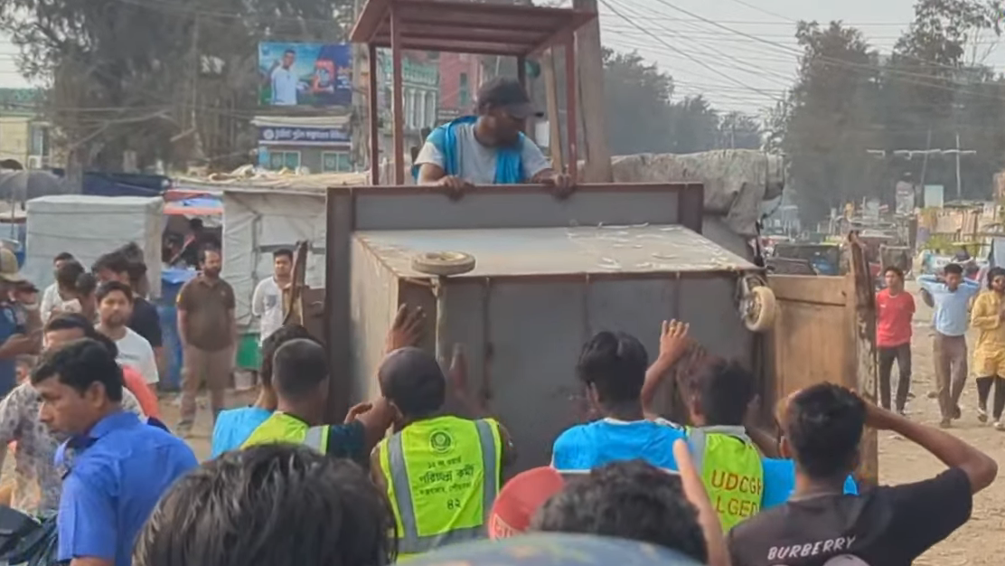 কক্সবাজার সমুদ্রসৈকতে অবৈধ স্থাপনা উচ্ছেদ