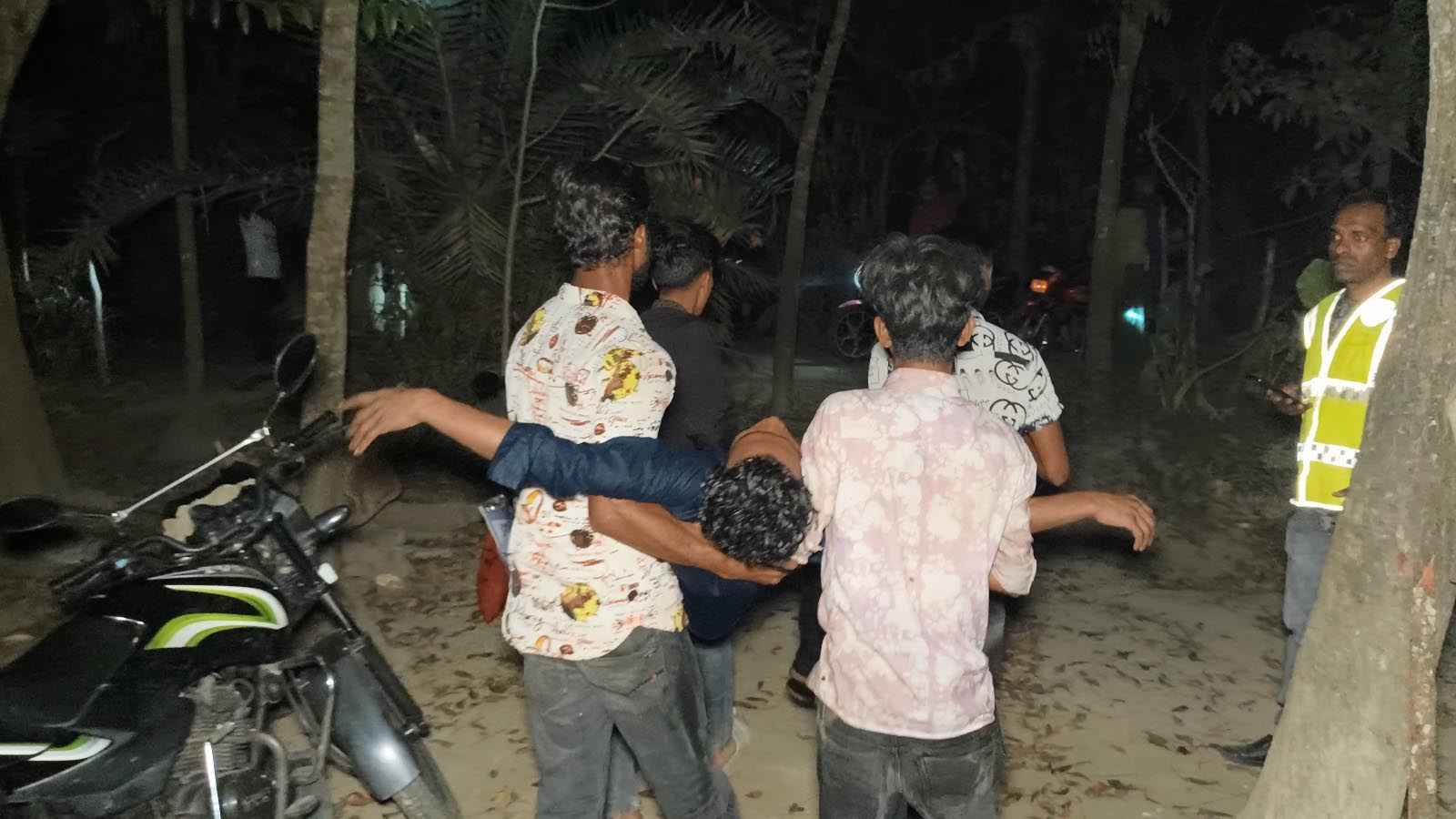 শৈলকুপায় ভিজিএফ’র কার্ড ভাগাভাগি নিয়ে বিএনপির দু’পক্ষের সংঘর্ষ, আহত ৩০