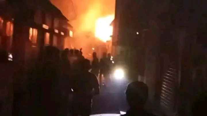 নীলফামারীতে ৬ পরিবারের সবকিছু আগুনে পুড়ে ছাই