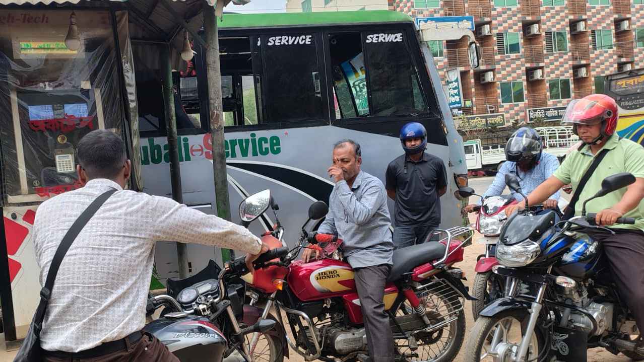 বান্দরবানে পেট্রোল-অকটেন সংকট, ভোগান্তিতে চালকরা