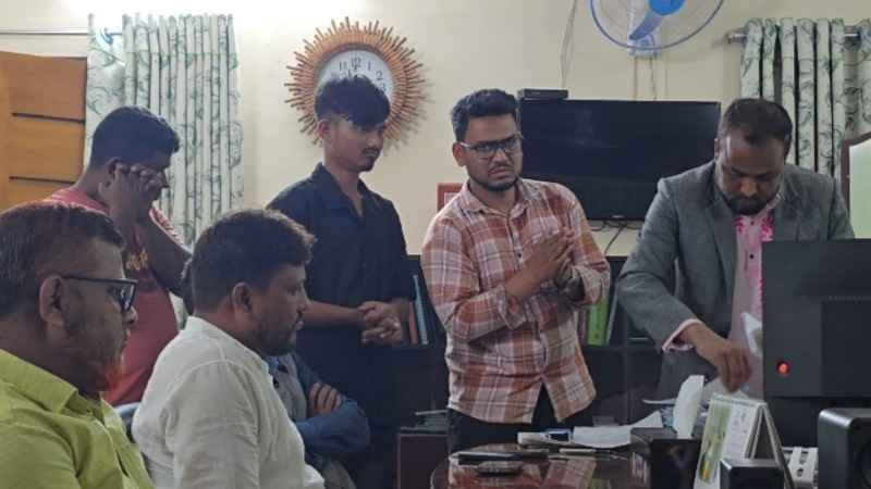 লরি থেকে তেল চুরির অভিযোগে তিনজনের কারাদণ্ড