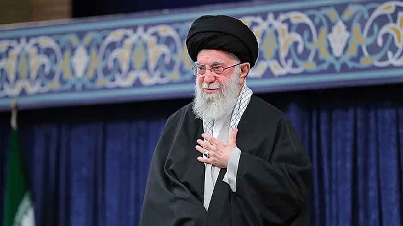নিজ দফতরেই মারা যান খামেনি, কখন মৃত্যু হয়— জানাল ইরান