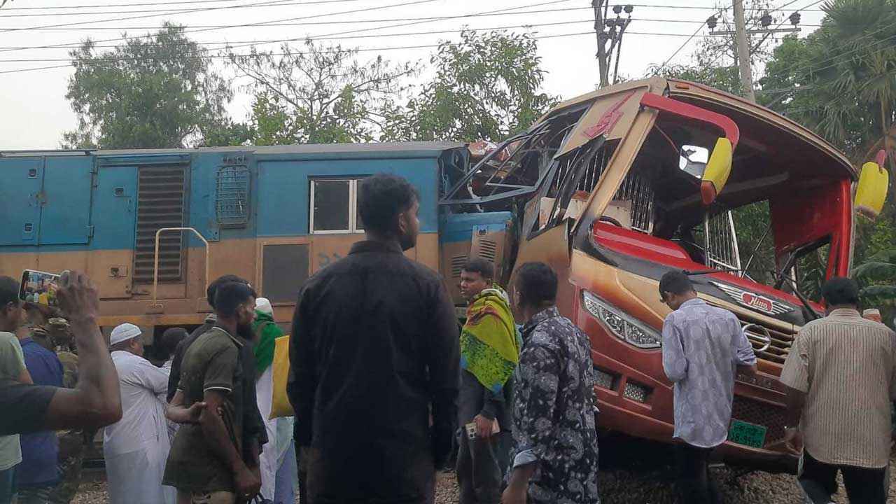 ঈদযাত্রায় ৩৪৬টি সড়ক দুর্ঘটনায় নিহত ৩৫১