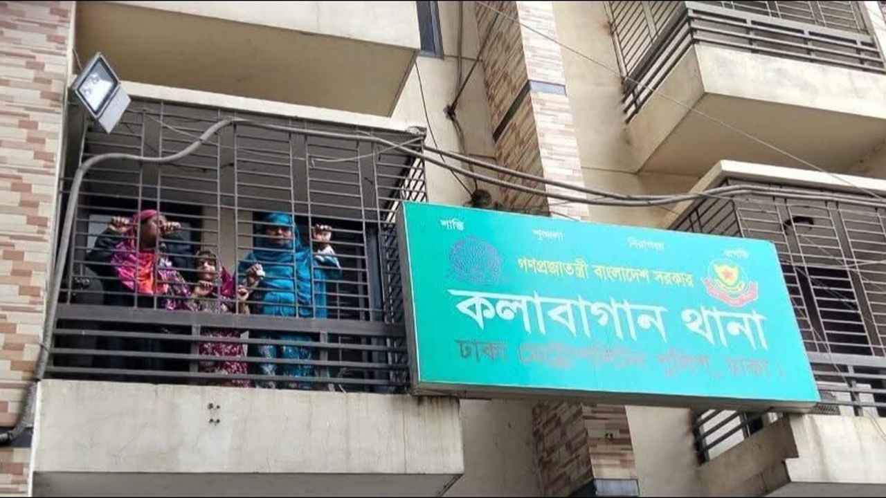 ‎ধানমন্ডি ৩২ যাওয়ার পথে নারীসহ আটক ৪